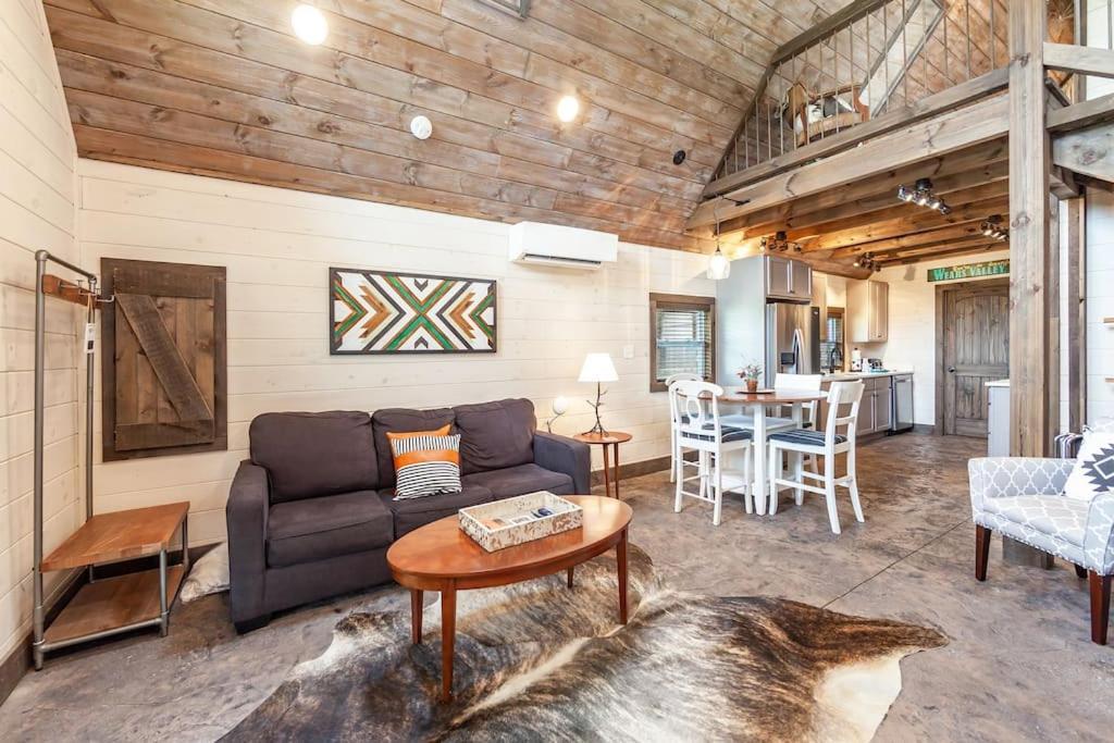 Romantic A-Frame Private Hottub Firepit Neargsmnp سيفيرفيل المظهر الخارجي الصورة