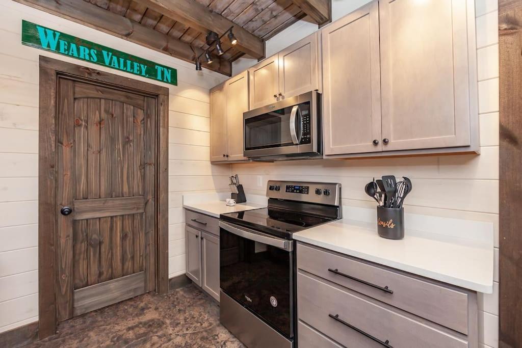 Romantic A-Frame Private Hottub Firepit Neargsmnp سيفيرفيل المظهر الخارجي الصورة