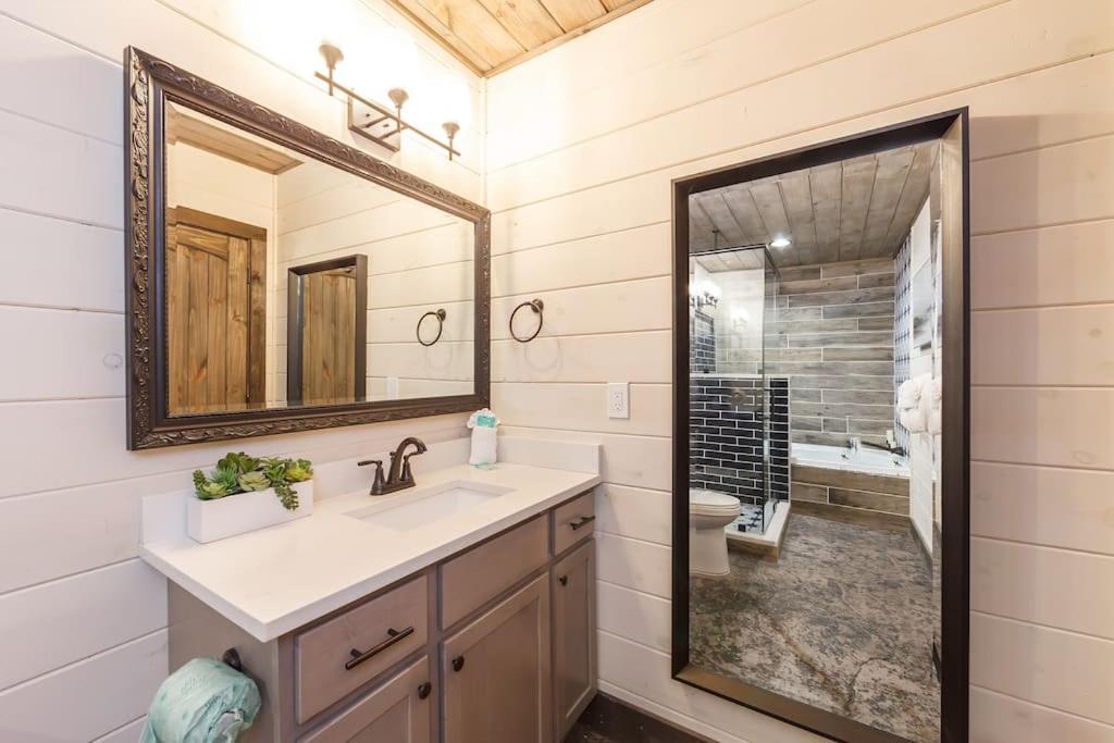 Romantic A-Frame Private Hottub Firepit Neargsmnp سيفيرفيل المظهر الخارجي الصورة