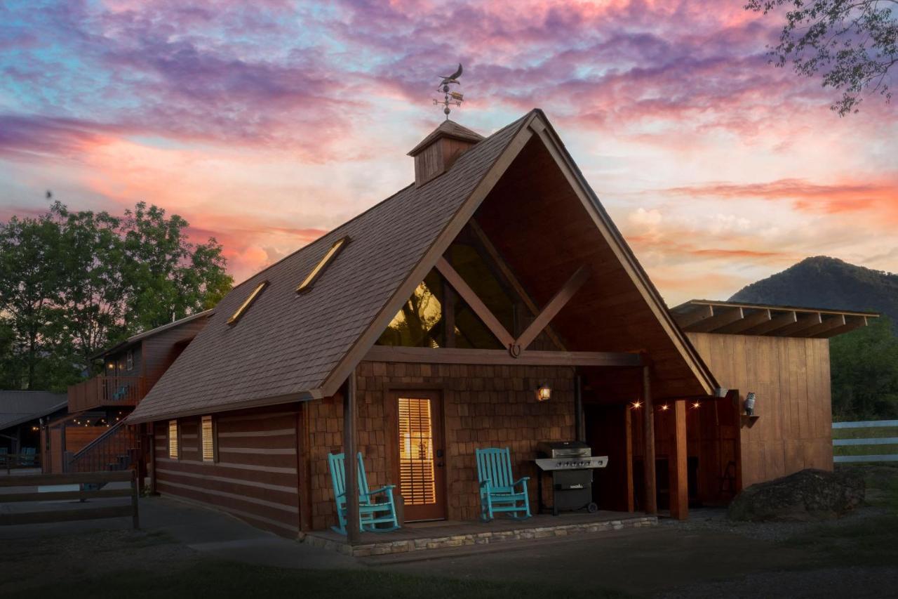 Romantic A-Frame Private Hottub Firepit Neargsmnp سيفيرفيل المظهر الخارجي الصورة